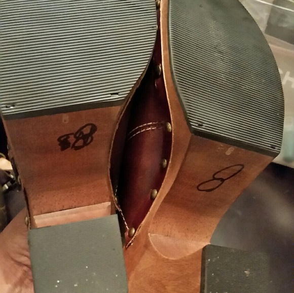 MIA LEATHER CLOGS - Picture 4 of 5